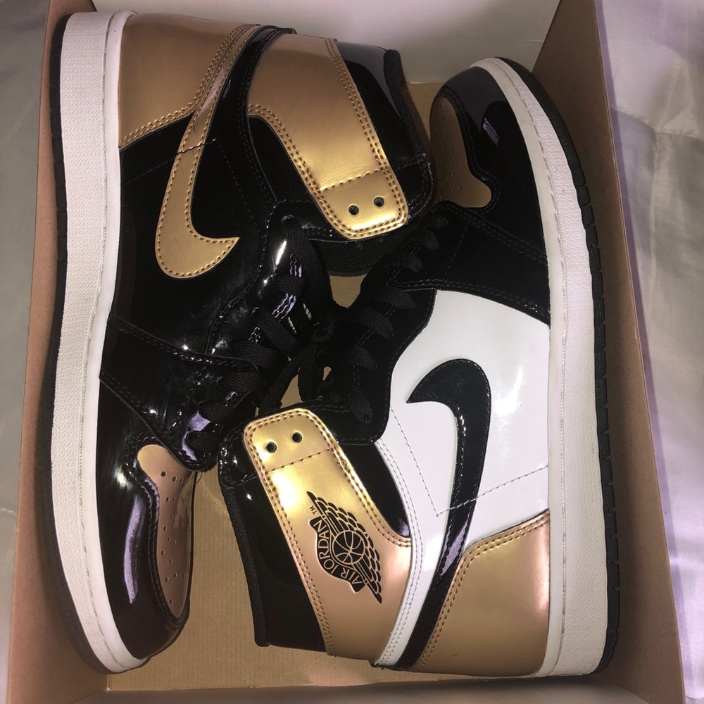 Jordan 1 Gold Toe